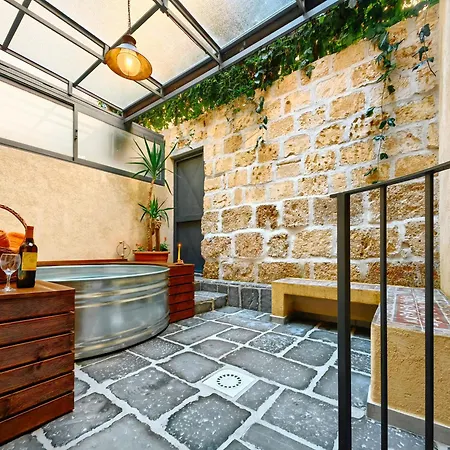 61, Cozy Oasis With Mini Pool And Courtyard