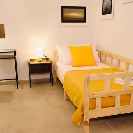 61, Cozy Oasis With Mini Pool And Courtyard