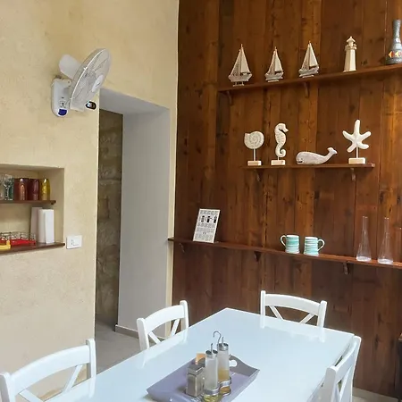 Apartman 61 Urban Oasis With Private Mini Pool & Courtyard - Families & Groups