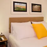 Apartment 61 Urban Oasis With Private Mini Pool & Courtyard - Families & Groups *