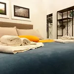 Apartment 61 Urban Oasis With Private Mini Pool & Courtyard - Families & Groups